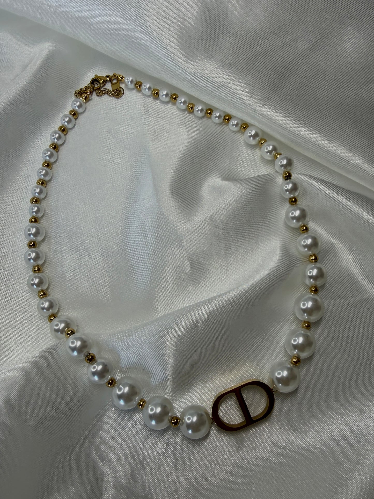 Elyá Necklace