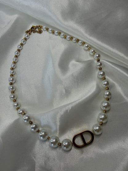 Elyá Necklace