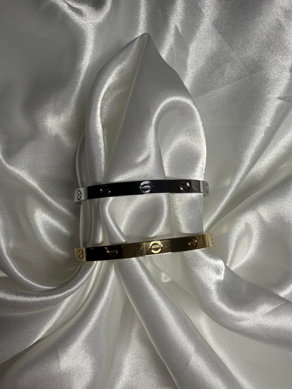 Anissa Bangle
