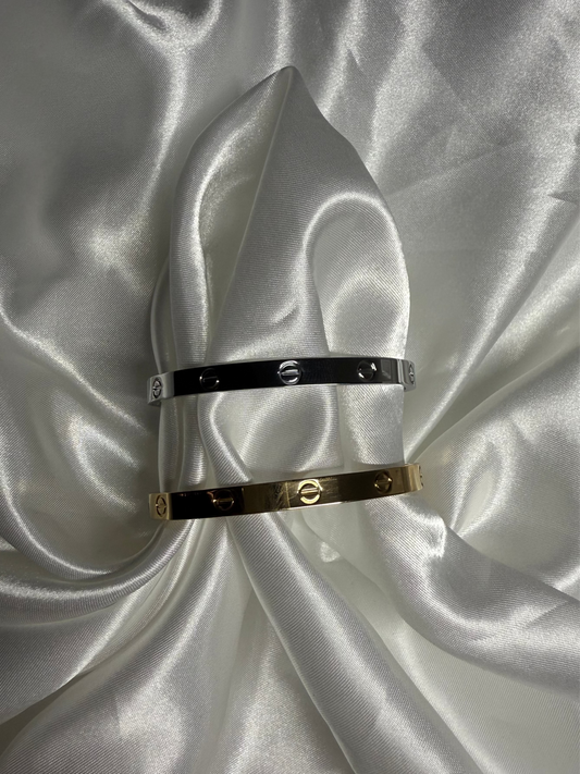 Anissa Bangle