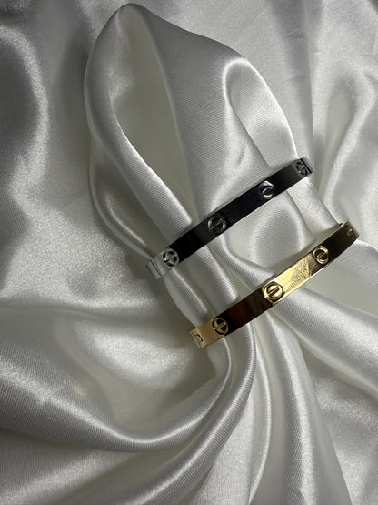 Anissa Bangle